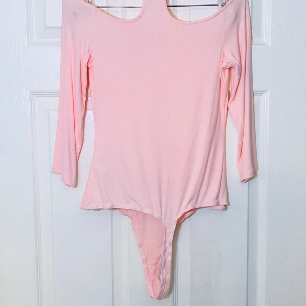 SOLD🚩GUESS Bodysuit - Picture 7 of 8